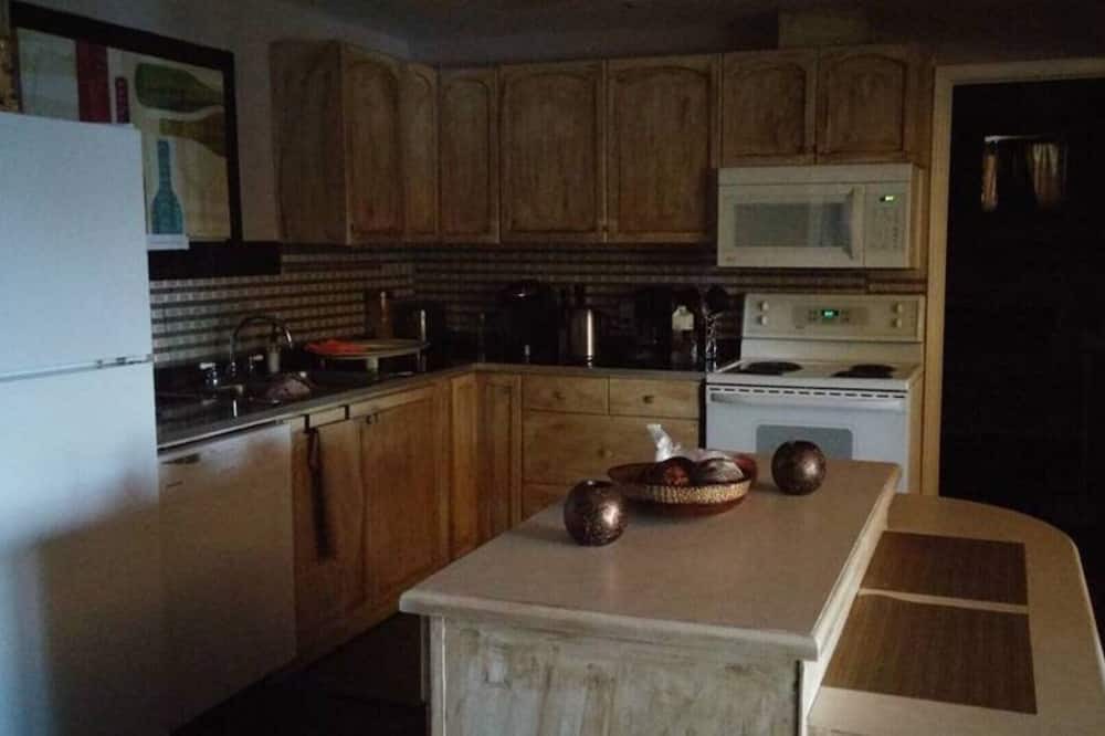 Photo of Kitchen in Unorganized Centre Parry Sound