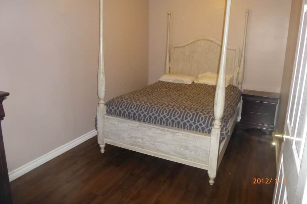 Photo of Bedroom in Unorganized Centre Parry Sound