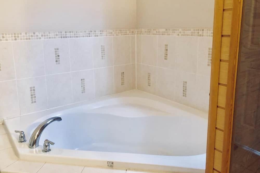 Photo of Bathroom in Churchill Meadows