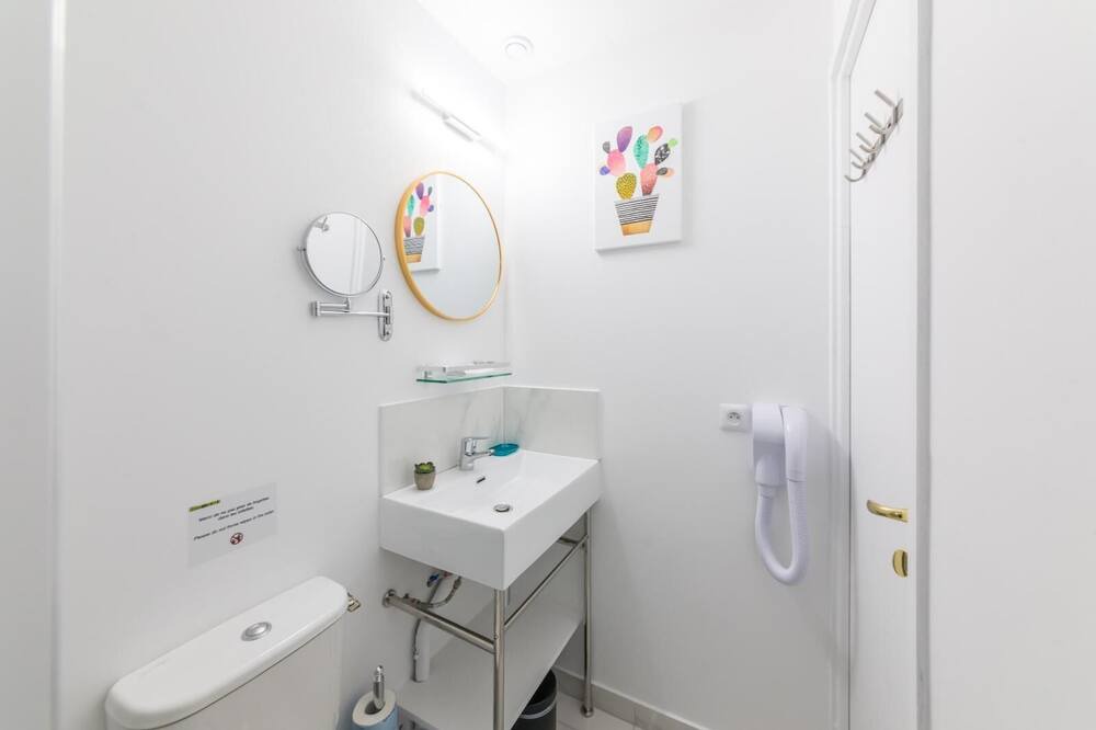 Photo of Bathroom in 15th Arrondissement