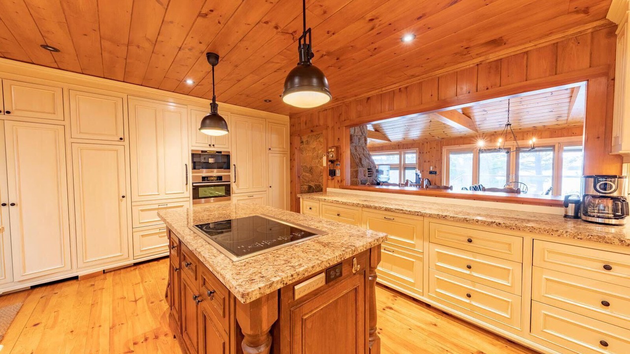 Photo of Kitchen in Muskoka Lakes