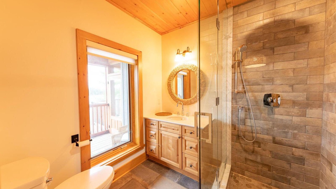 Photo of Bathroom in Muskoka Lakes
