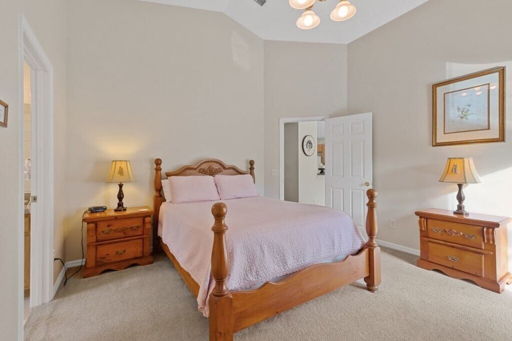 Photo of Bedroom in Florida Pines
