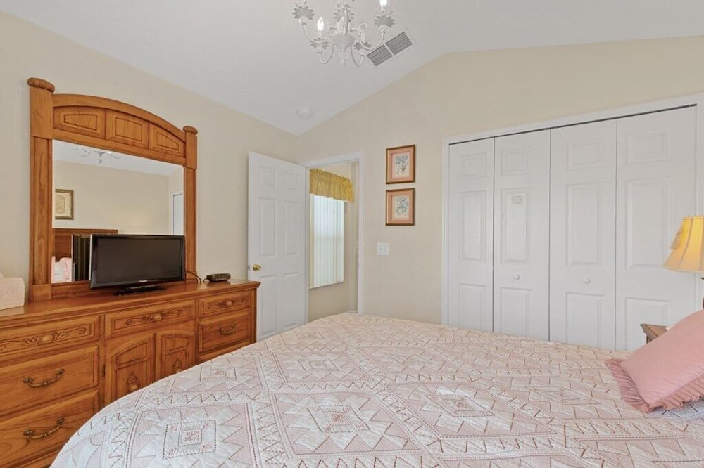 Photo of Bedroom in Florida Pines