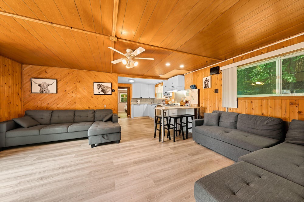 Photo of Livingroom in Bracebridge