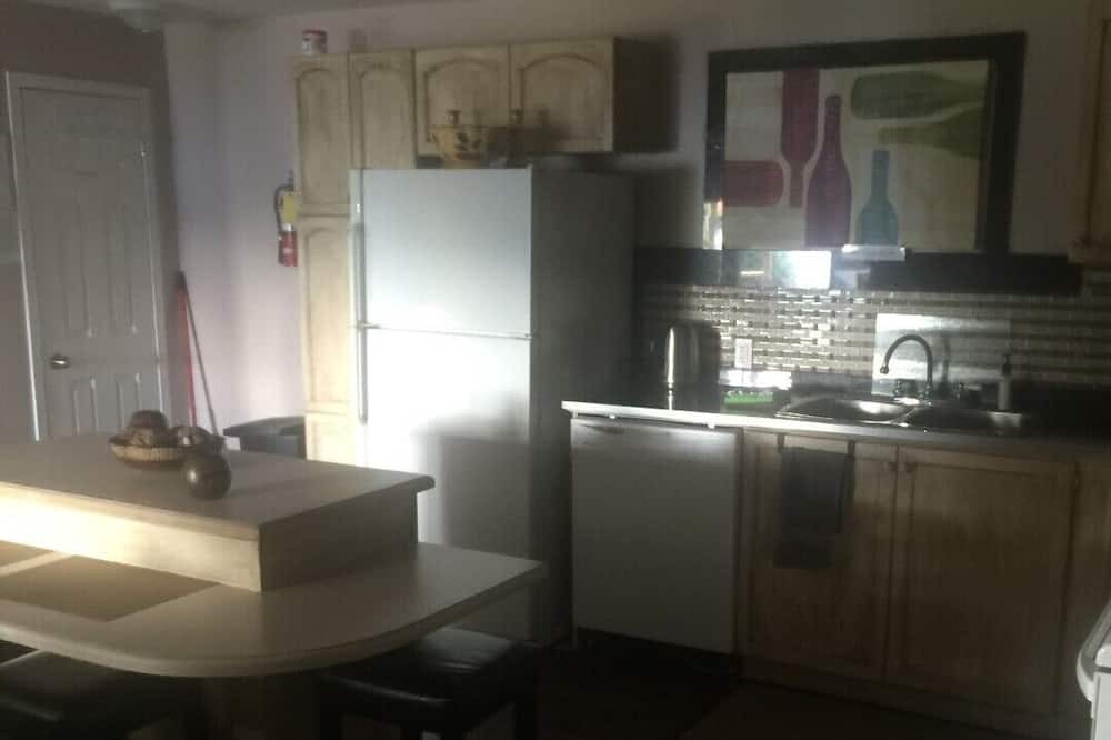 Photo of Kitchen in Unorganized Centre Parry Sound