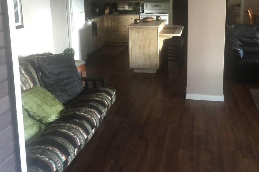 Photo of Livingroom in Unorganized Centre Parry Sound