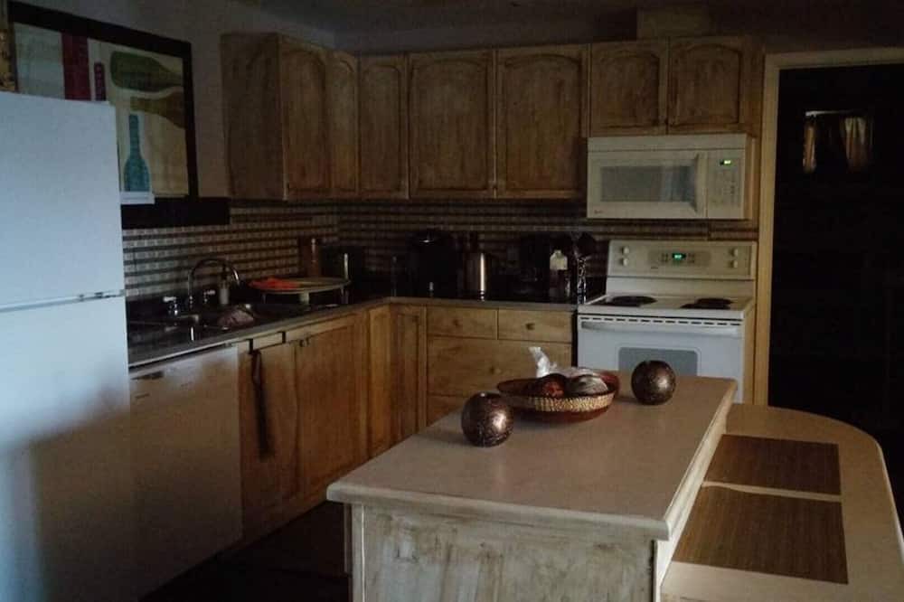 Photo of Kitchen in Unorganized Centre Parry Sound