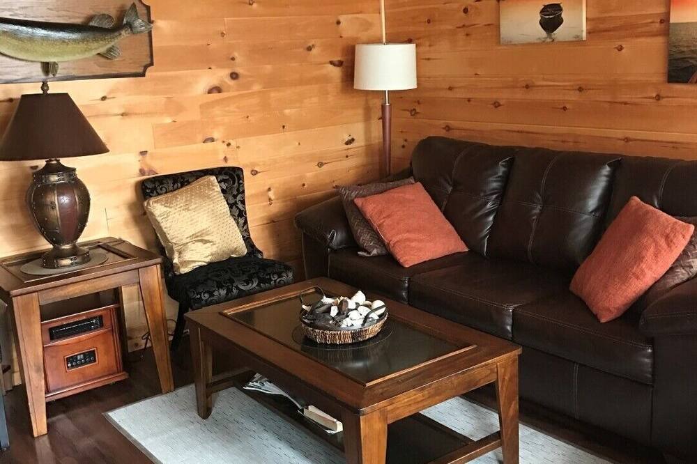 Photo of Livingroom in Unorganized Centre Parry Sound