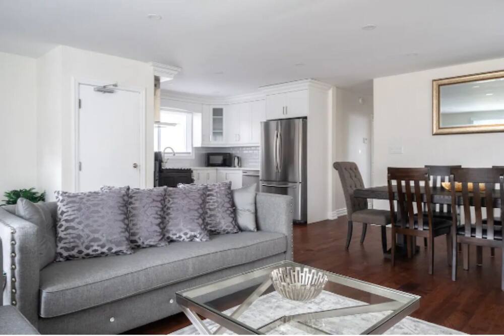 Photo of Livingroom in Hamilton