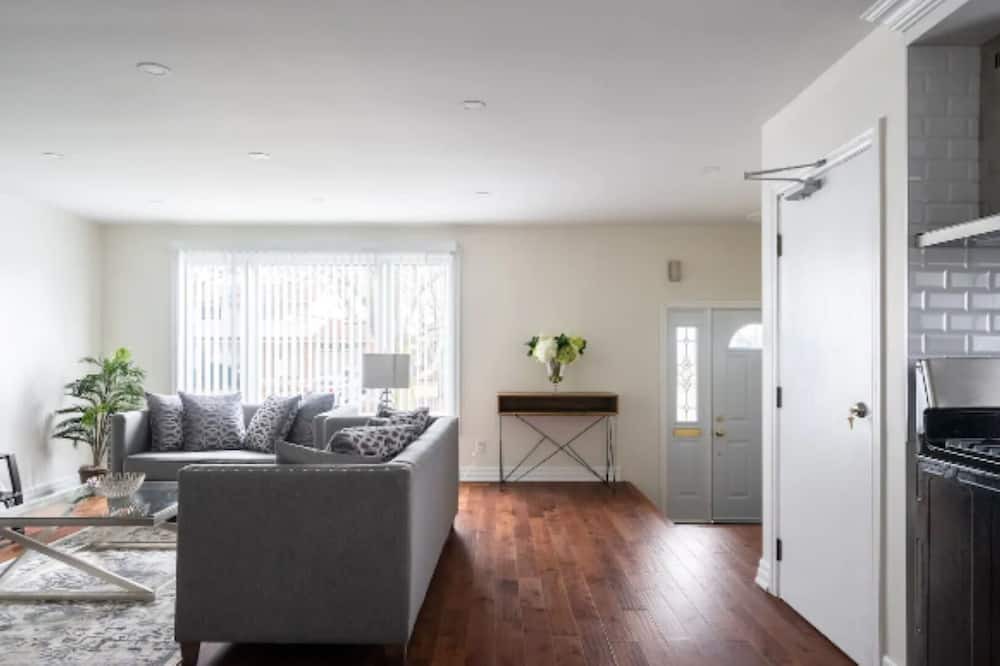 Photo of Livingroom in Hamilton