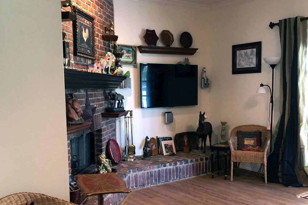 Photo of Livingroom in Nichols