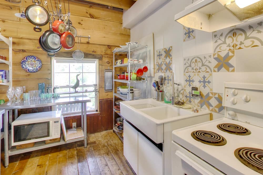 Photo of Kitchen in Quinte West