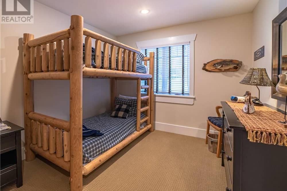 Photo of Bedroom in Baysville
