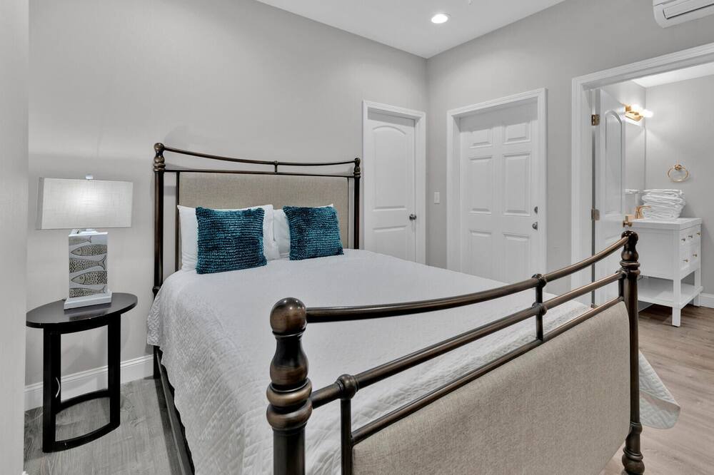Photo of Bedroom in Miramar Beach