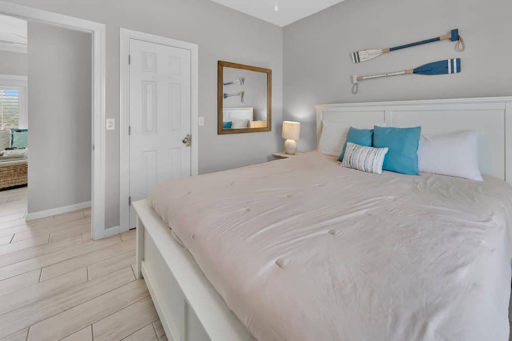Photo of Bedroom in Miramar Beach