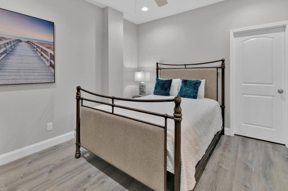 Photo of Bedroom in Miramar Beach