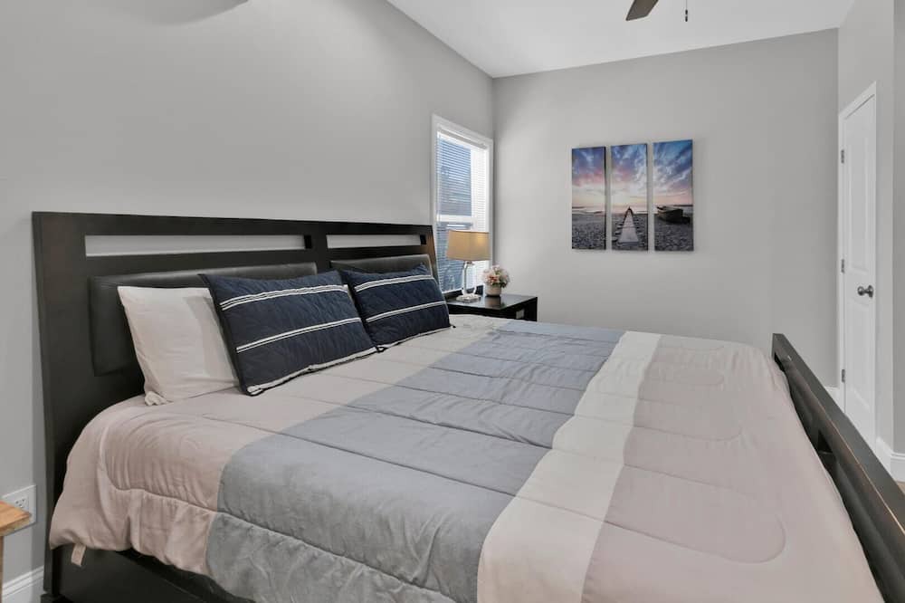 Photo of Bedroom in Miramar Beach