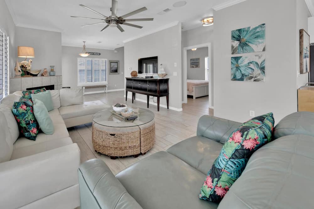 Photo of Livingroom in Miramar Beach