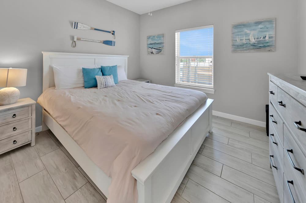 Photo of Bedroom in Miramar Beach