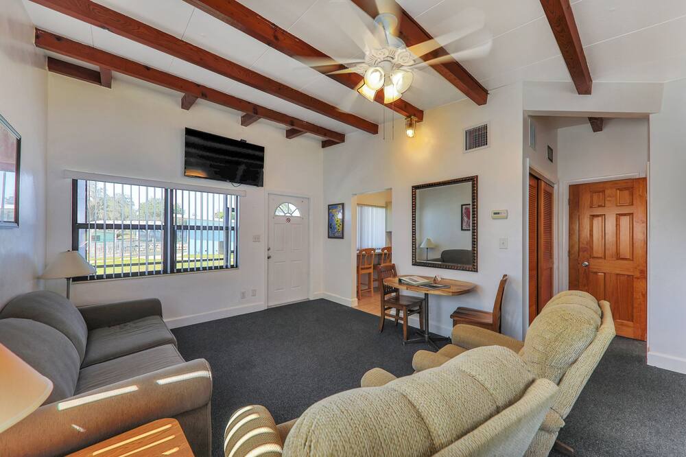 Photo of Livingroom in Sylvan Shores
