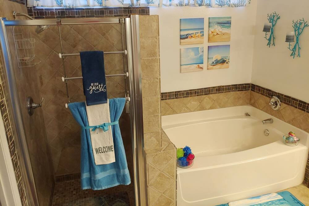 Photo of Bathroom in Southchase