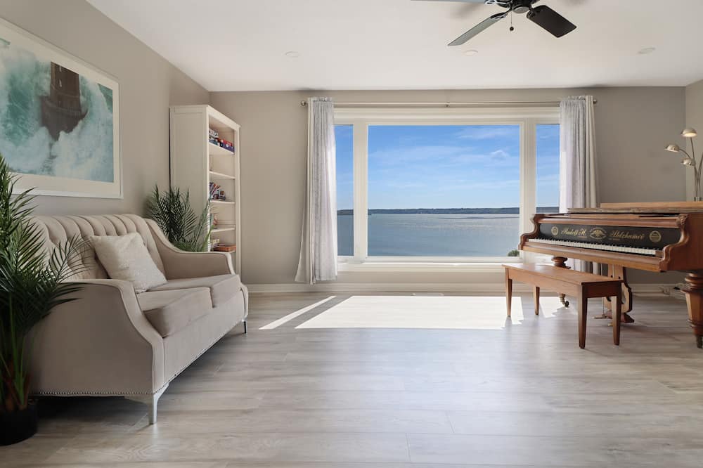 Photo of Livingroom in Prince Edward
