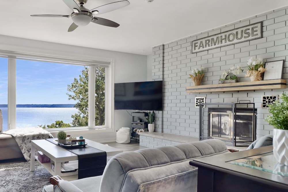 Photo of Livingroom in Prince Edward