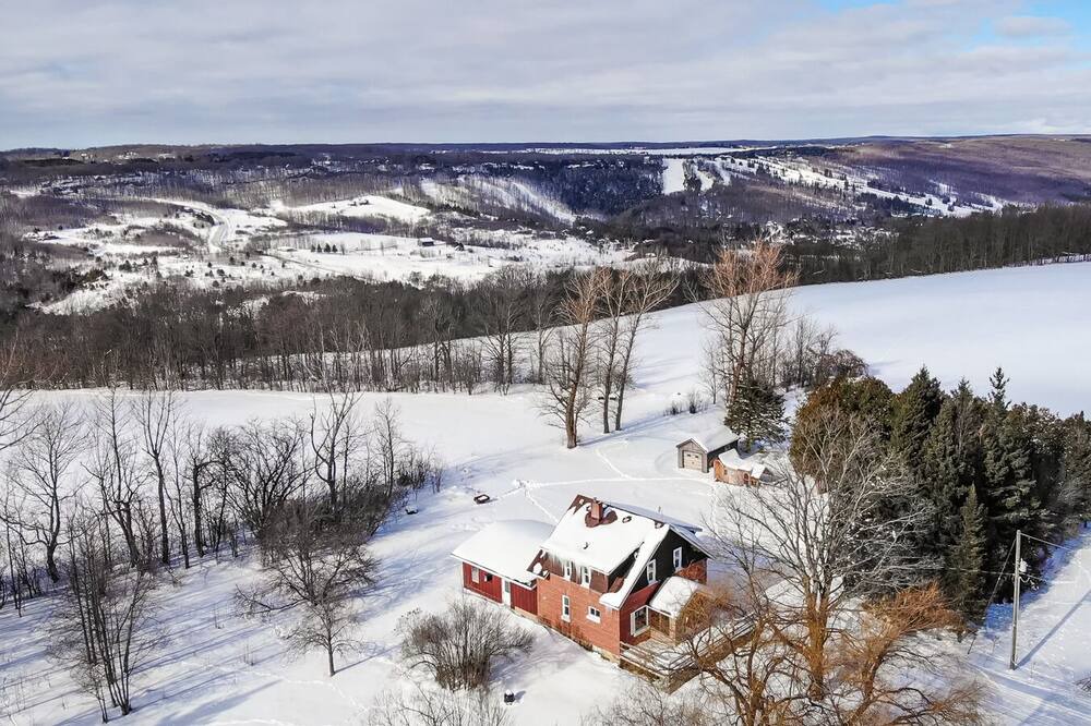 Photo of Others in Grey Highlands