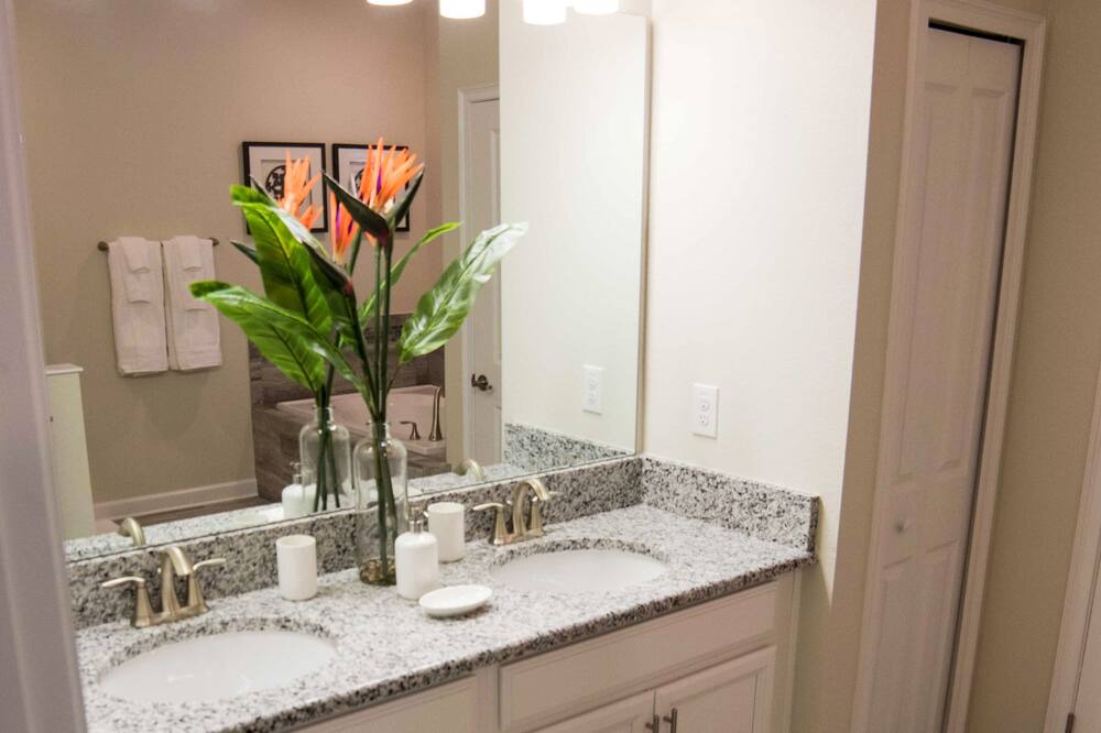 Photo of Bathroom in Davenport