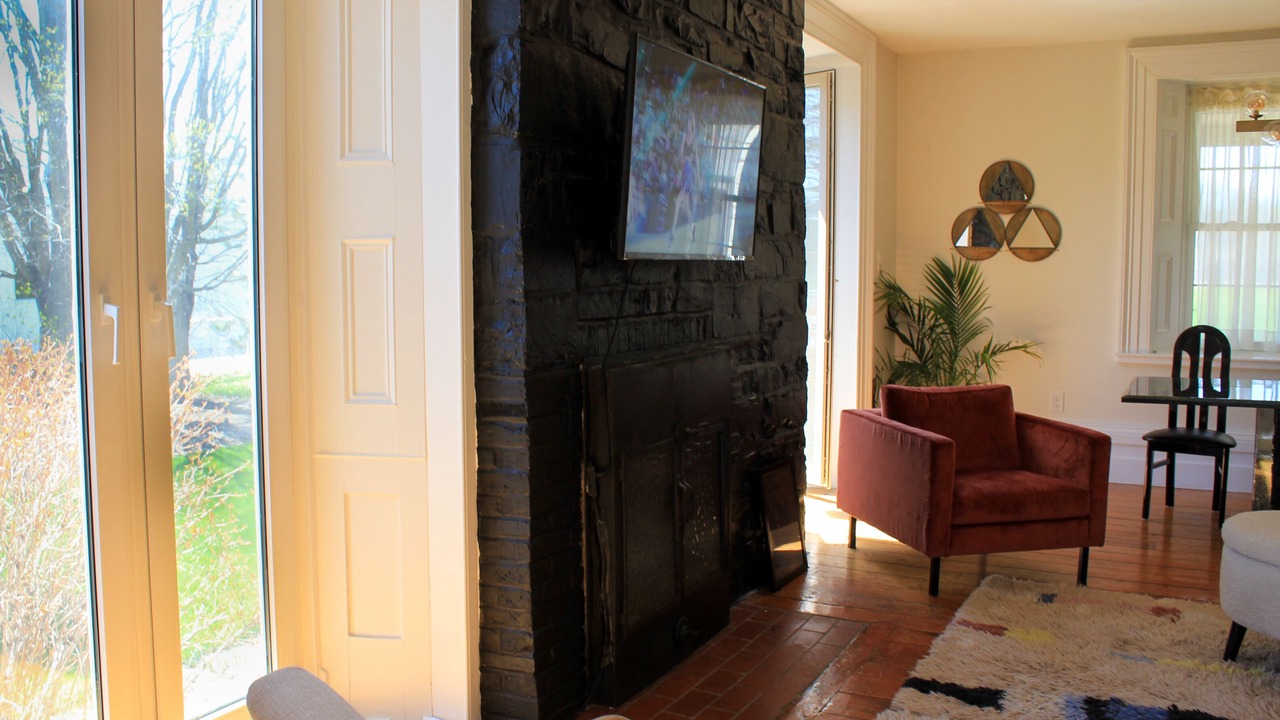 Photo of Livingroom in Loyalist
