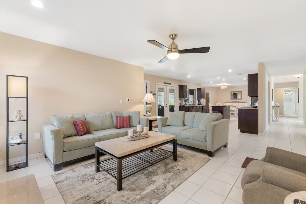 Photo of Livingroom in Apollo Beach