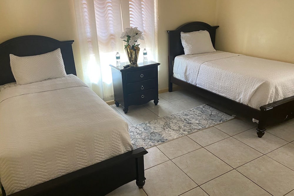 Photo of Bedroom in Oak Ridge