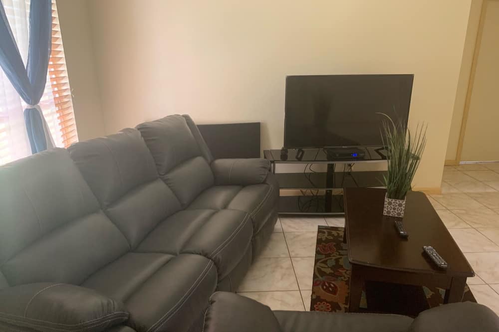 Photo of Livingroom in Oak Ridge