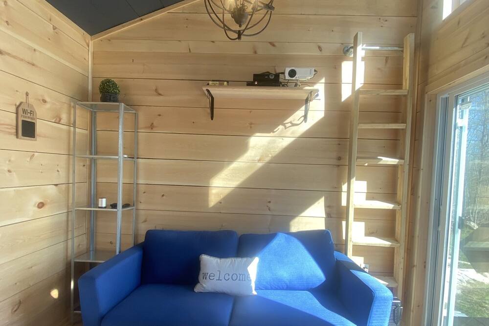 Photo of Livingroom in Central Frontenac