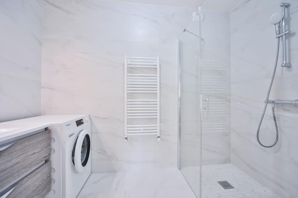 Photo of Bathroom in La Varenne Saint-Hilaire