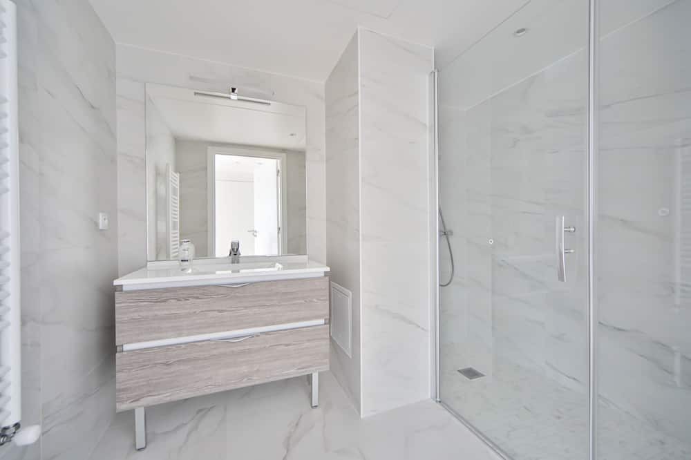 Photo of Bathroom in La Varenne Saint-Hilaire