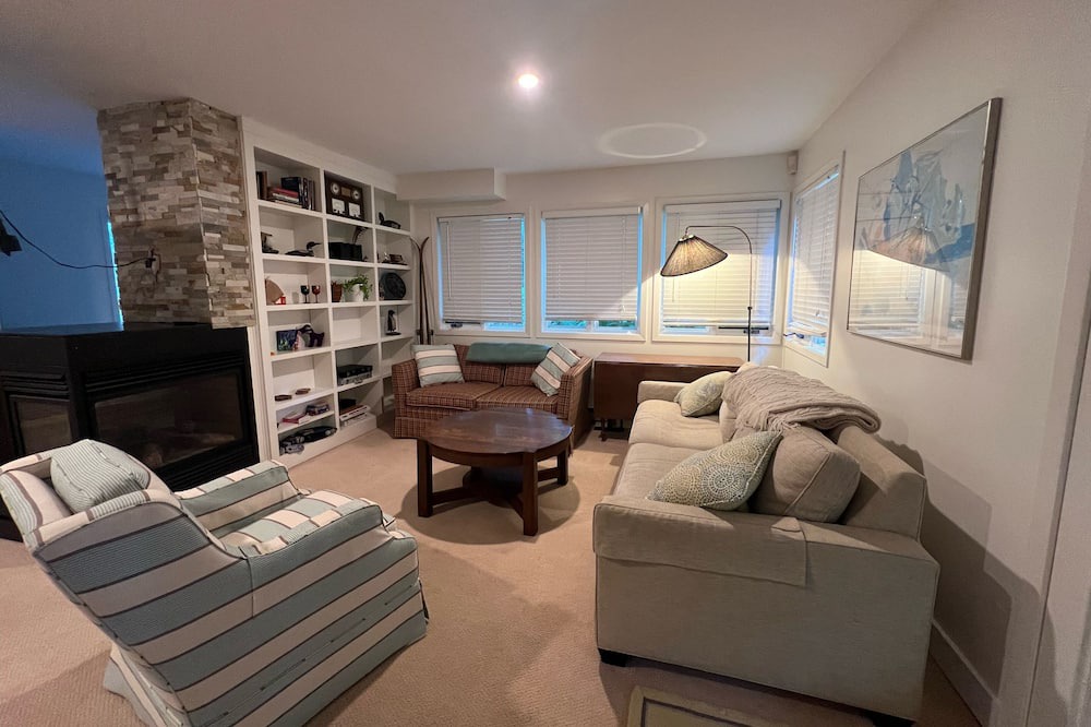 Photo of Livingroom in Georgian Bluffs