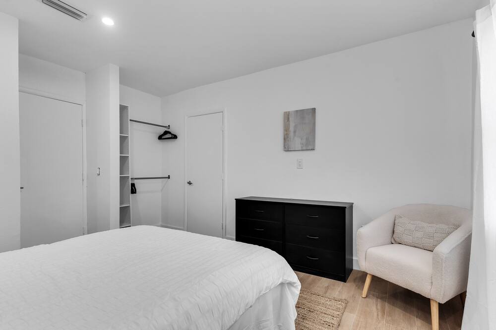 Photo of Bedroom in Coral Way