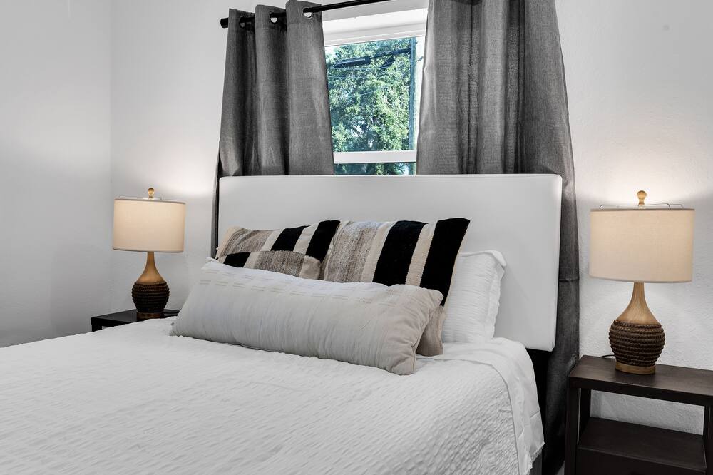 Photo of Bedroom in Coral Way