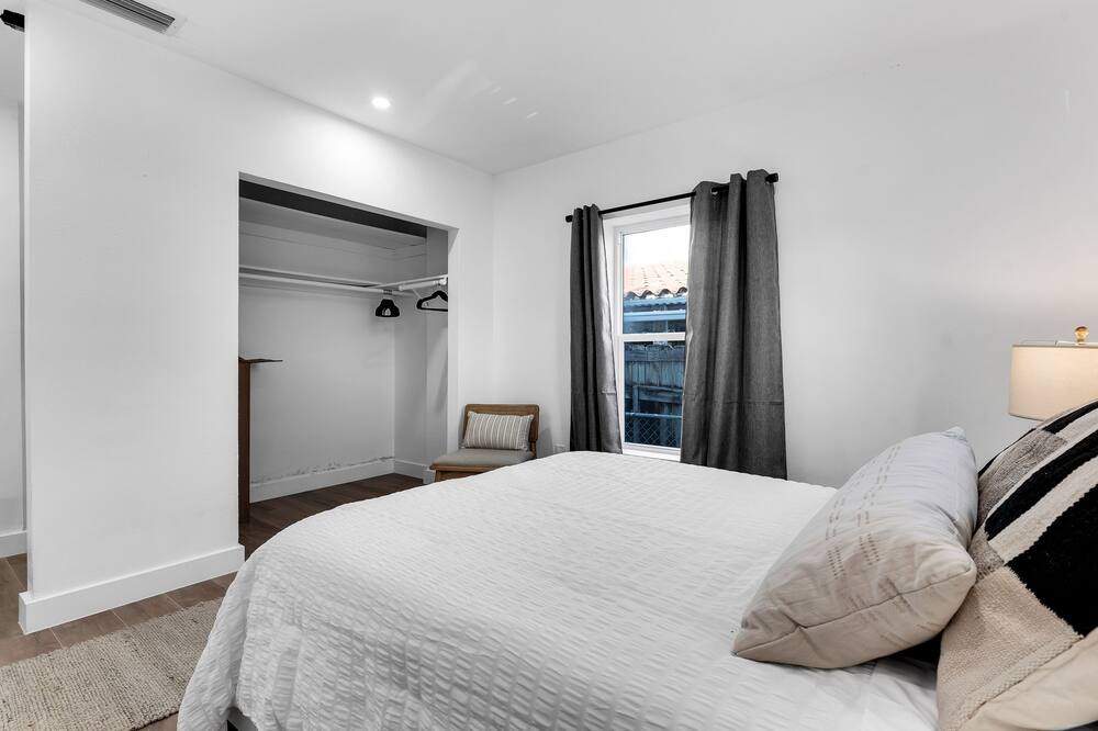 Photo of Bedroom in Coral Way