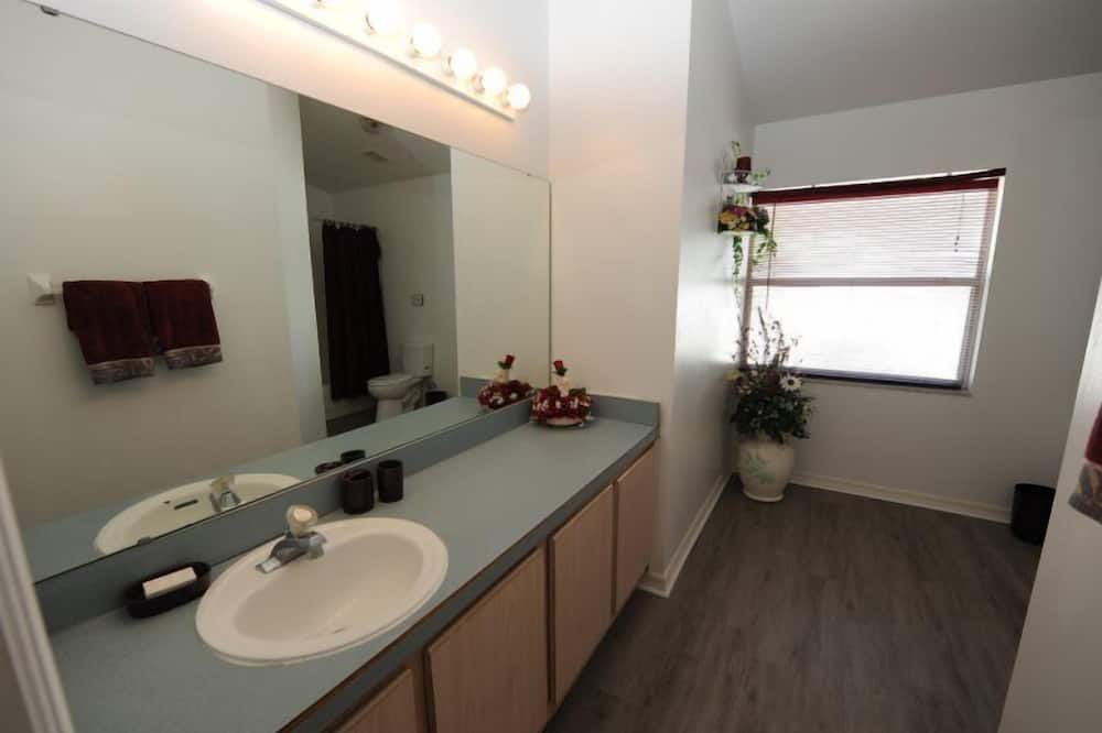 Photo of Bathroom in Wellington