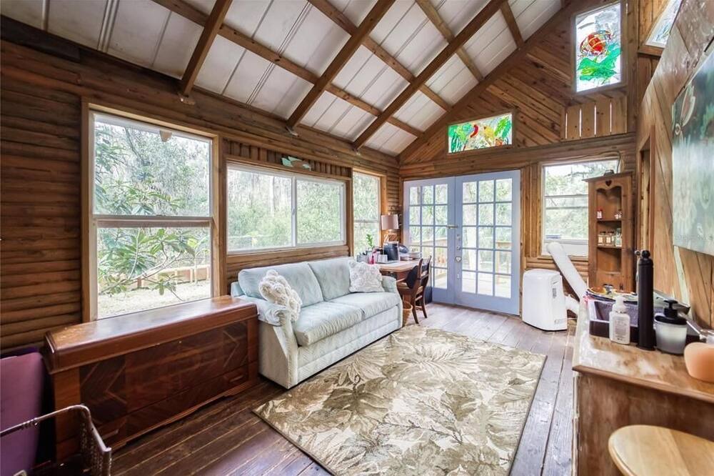 Photo of Livingroom in Nichols