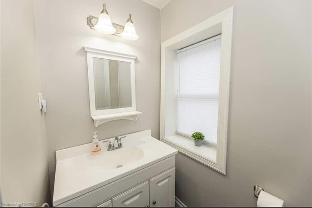 Photo of Bedroom in Kincardine