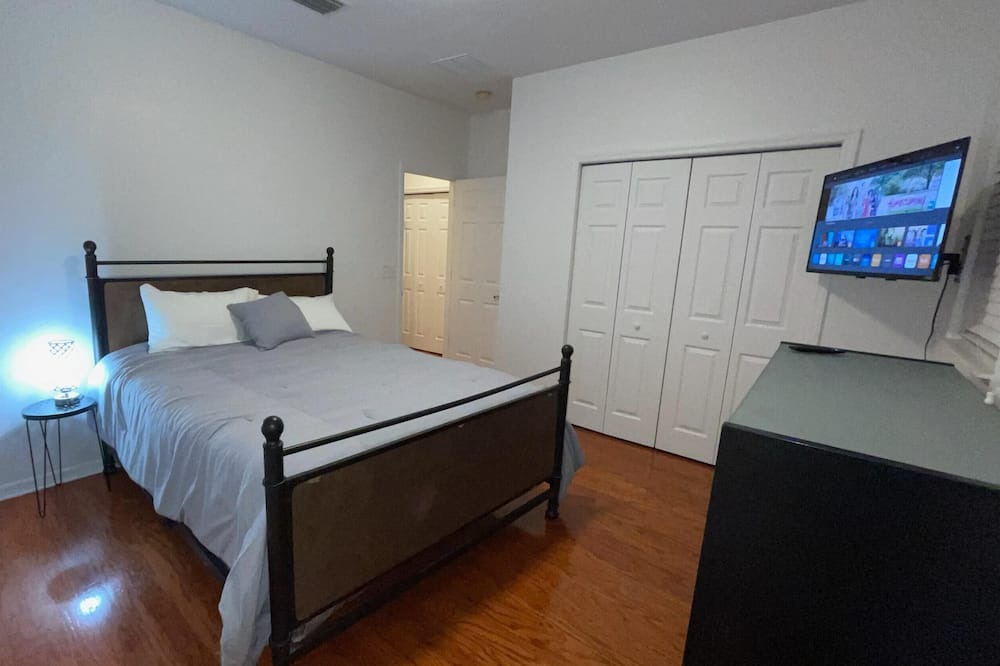 Photo of Bedroom in Wesley Chapel