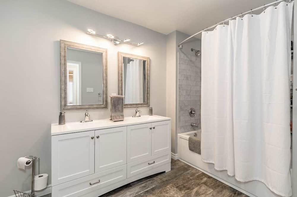 Photo of Bathroom in Tiny