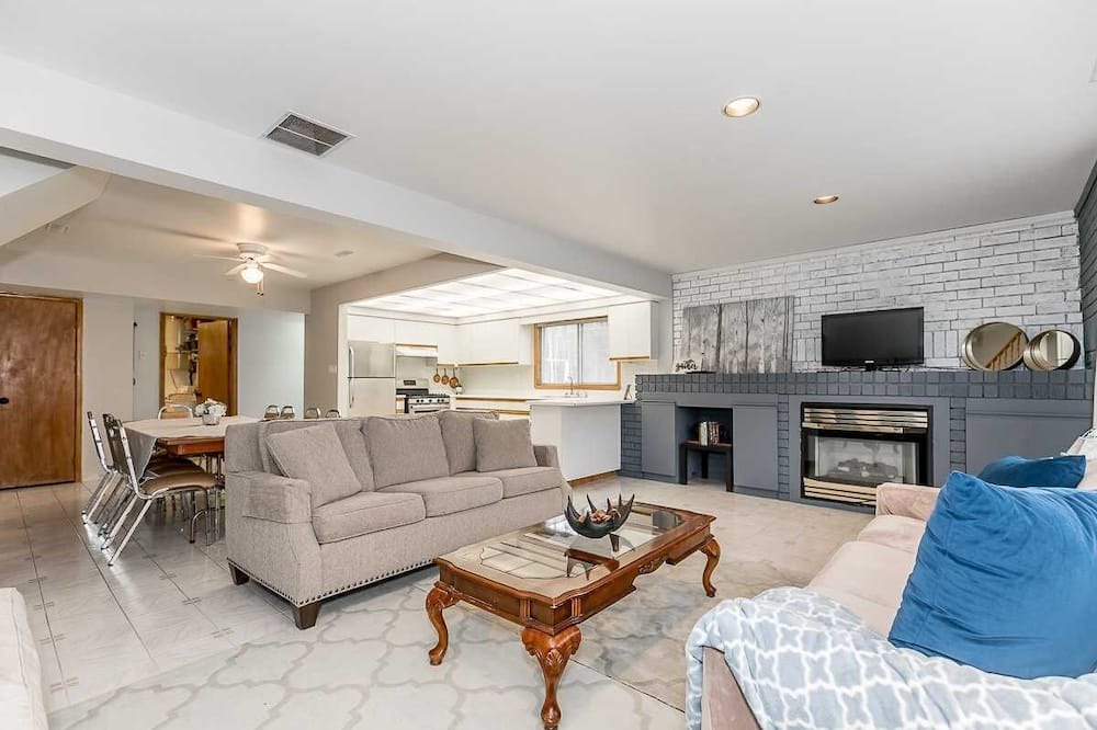 Photo of Livingroom in Tiny