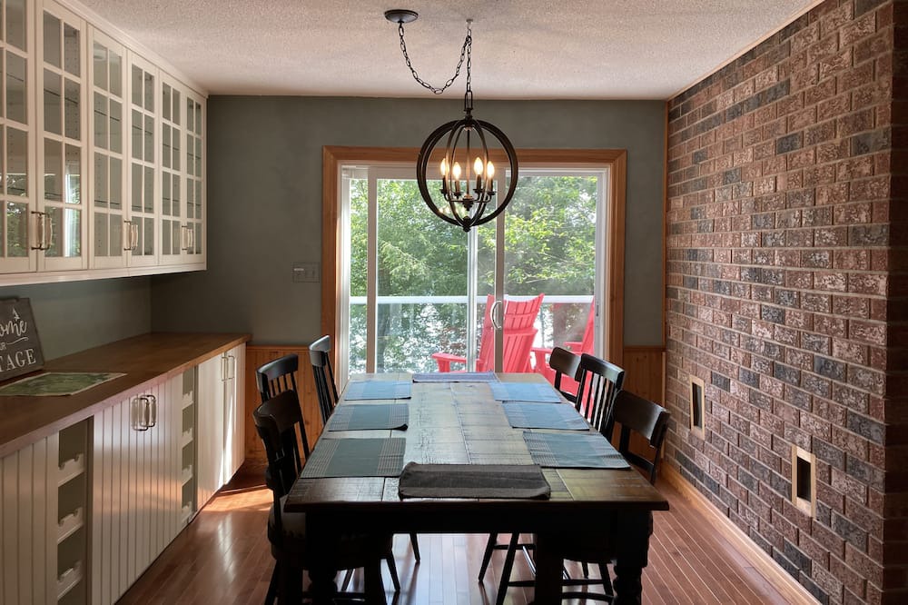 Photo of Kitchen in Dysart et al