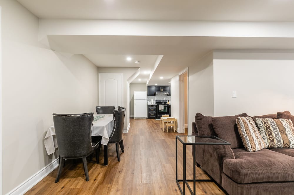Photo of Livingroom in Central Erin Mills