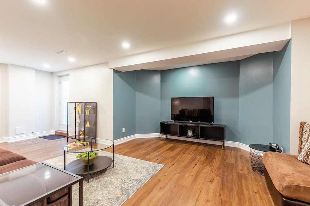 Photo of Livingroom in Central Erin Mills